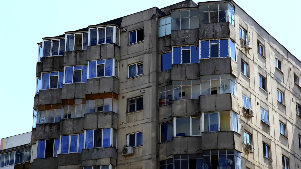 Regulă nouă la bloc. Ce trebuie să declari în 10 zile şi cine stabileşte câte persoane locuiesc într-un apartament