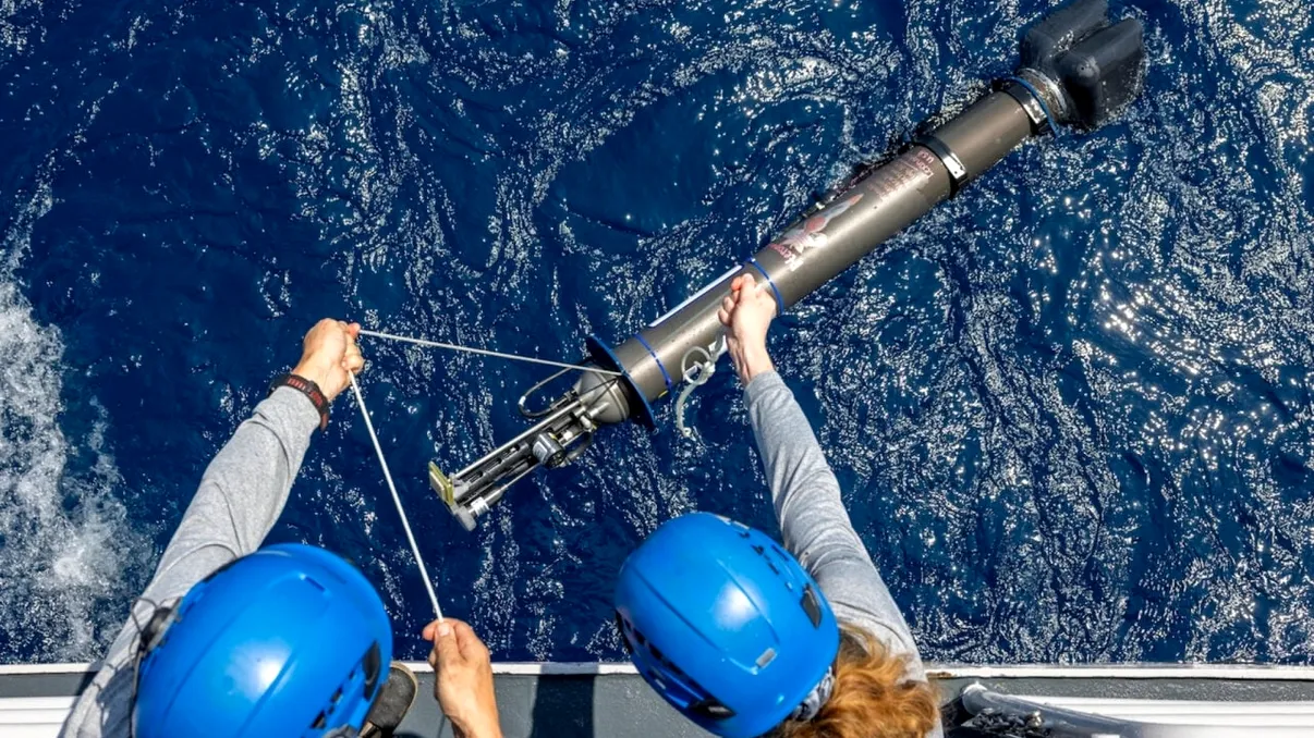 Micii roboți care coboară în adânc au descoperit o chimie ascunsă a oceanelor