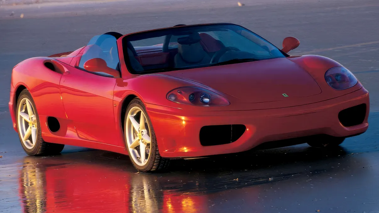 A vrut un Ferrari 296 GTS și a ajuns în spital după un 360 Spider incendiat: proces de zeci de milioane