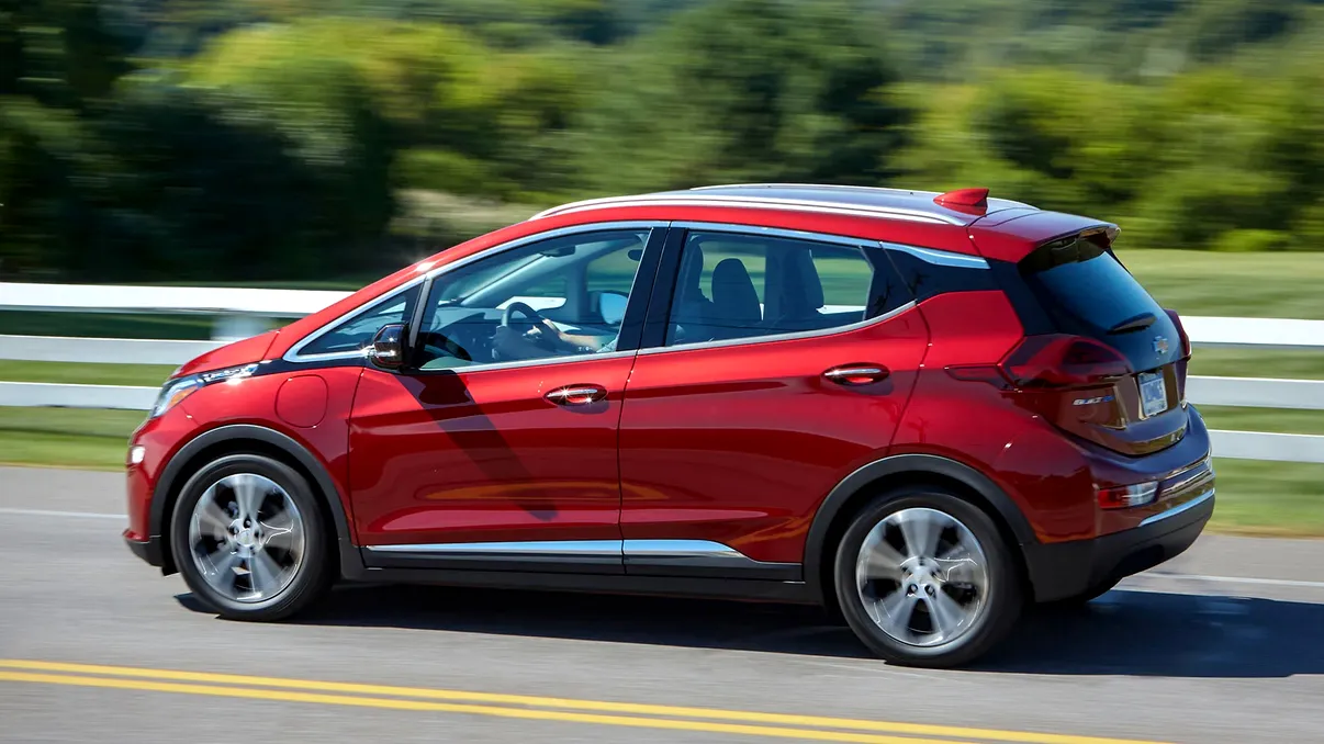 Chevrolet Bolt revine spectaculos: aproape 470 km autonomie reală pentru un preț de circa 24.900 de euro