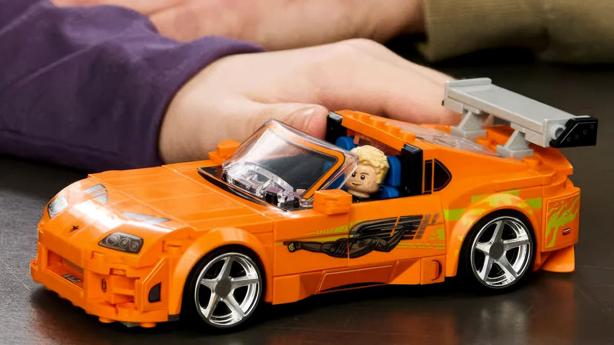 Supra portocalie a lui Paul Walker devine set Lego: surpriza pentru fanii Fast and Furious și ai mașinilor japoneze