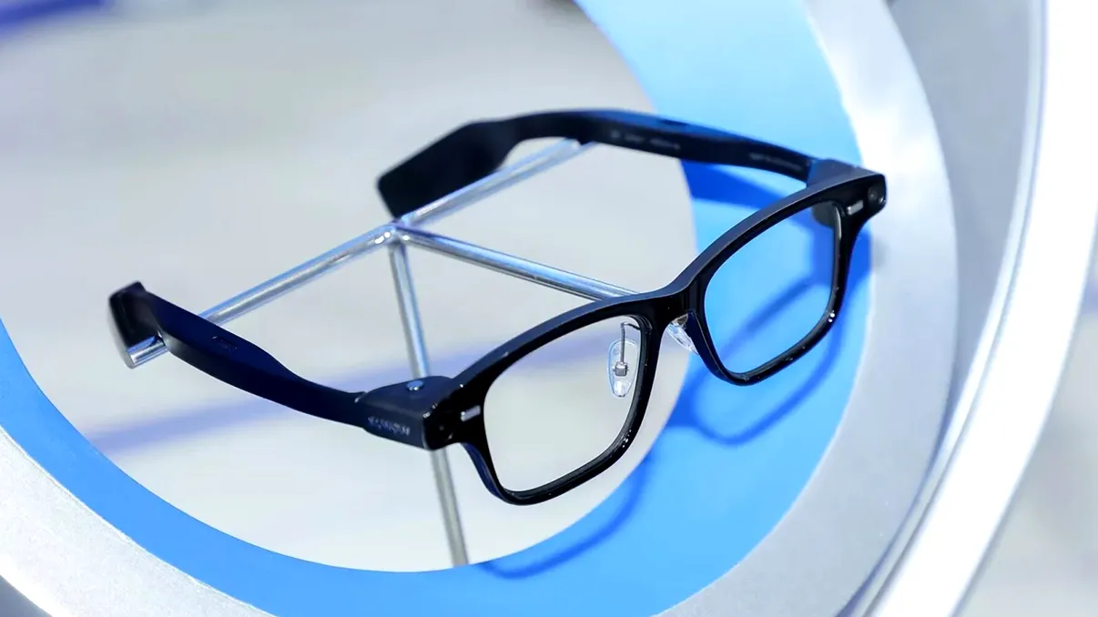 Ochelarii inteligenți ai Chinei îi lasă în ceață pe rivalii americani Ray-Ban Meta. Îți dau sfaturi înainte să le ceri