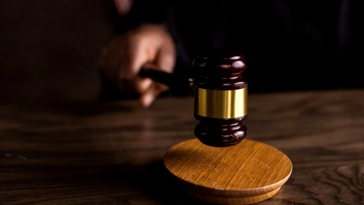 Decizie istorică în Italia. Un copil a fost recunoscut legal cu doi tați și o mamă