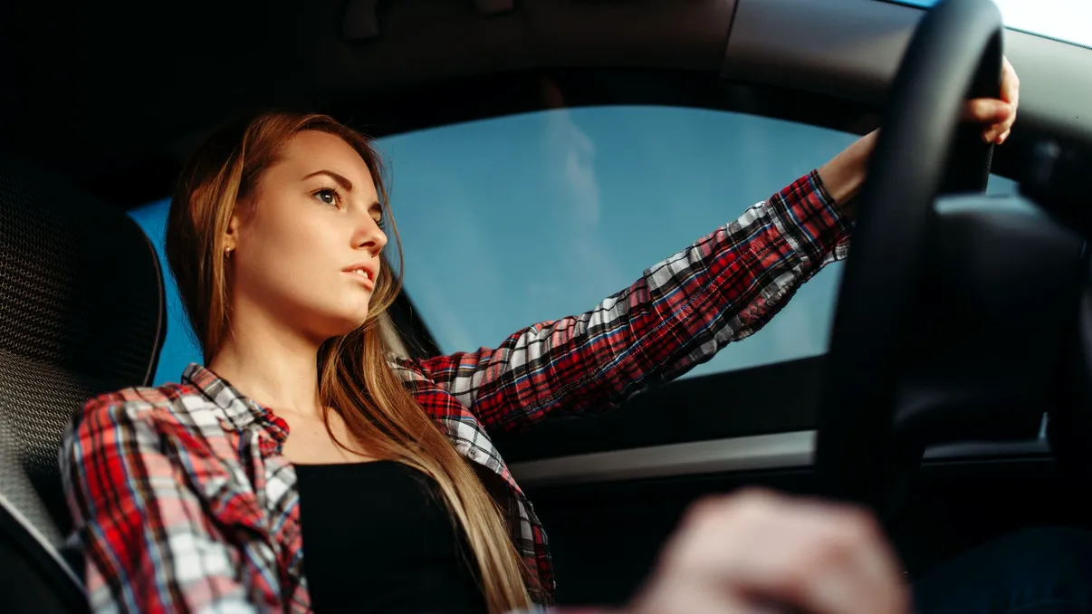 Generația Z renunță la permisul auto. Inclusiv în familia șefului Uber apare acest fenomen