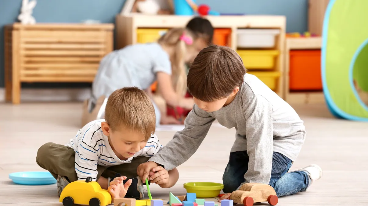 Încep înscrierile la creșă și grădiniță pentru anul școlar 2026-2027. Calendarul complet și data la care se afișează copiii admiși
