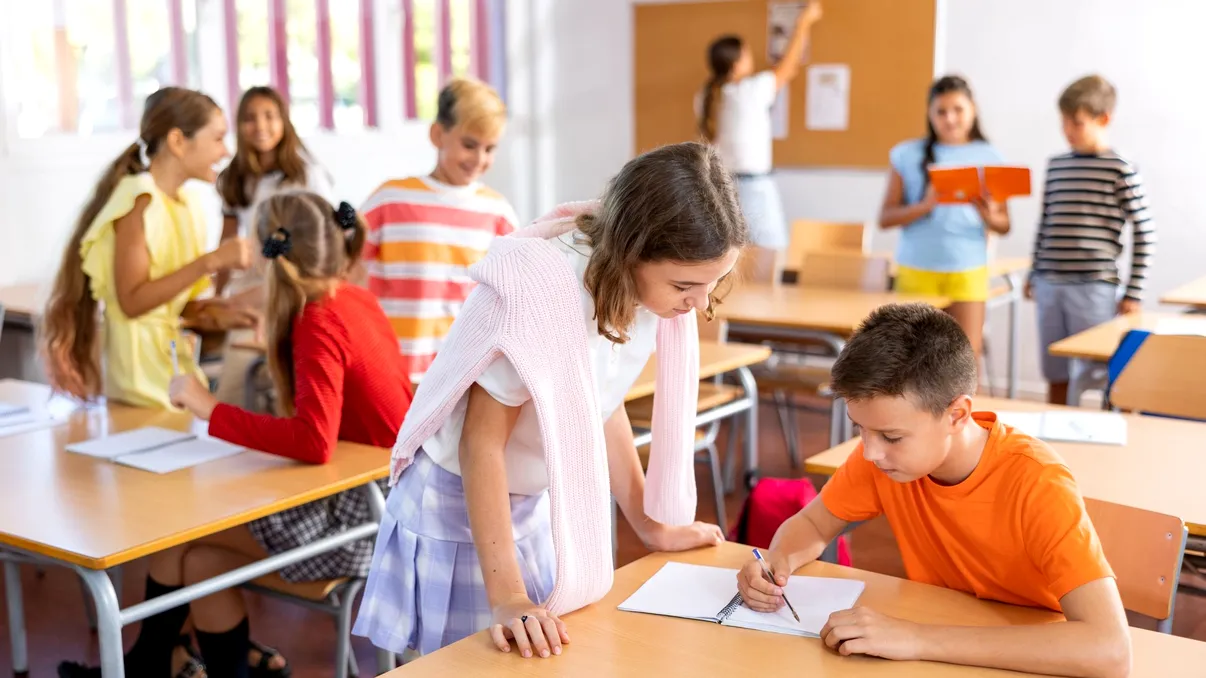 Pauzele de 5 minute ar putea fi interzise în școli. Semnalul de alarmă tras de părinți și profesori