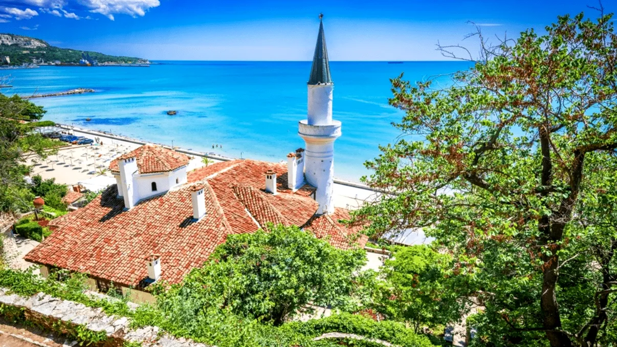 Prețuri tot mai mari pe litoralul bulgăresc în 2026. Cât te costă o ieșire la terasă în Balcic