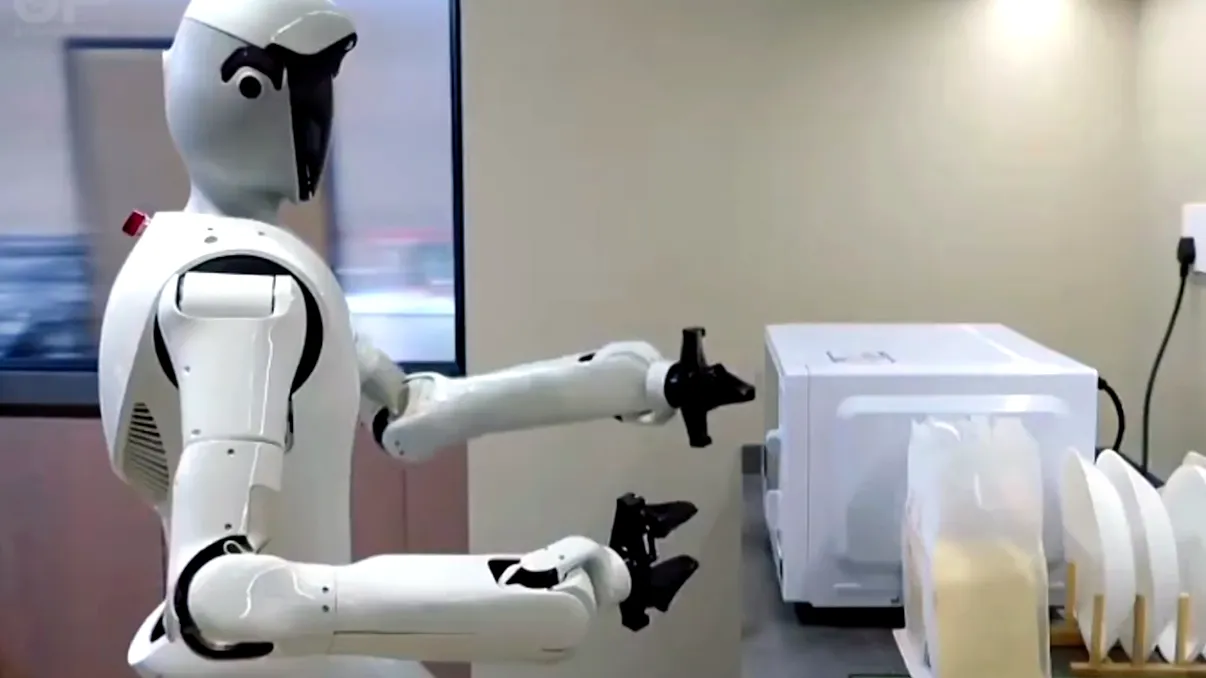 VIDEO | Robotul umanoid care costă cât o Dacie Logan și e bun la casa omului. Spală rufe, face patul și gătește