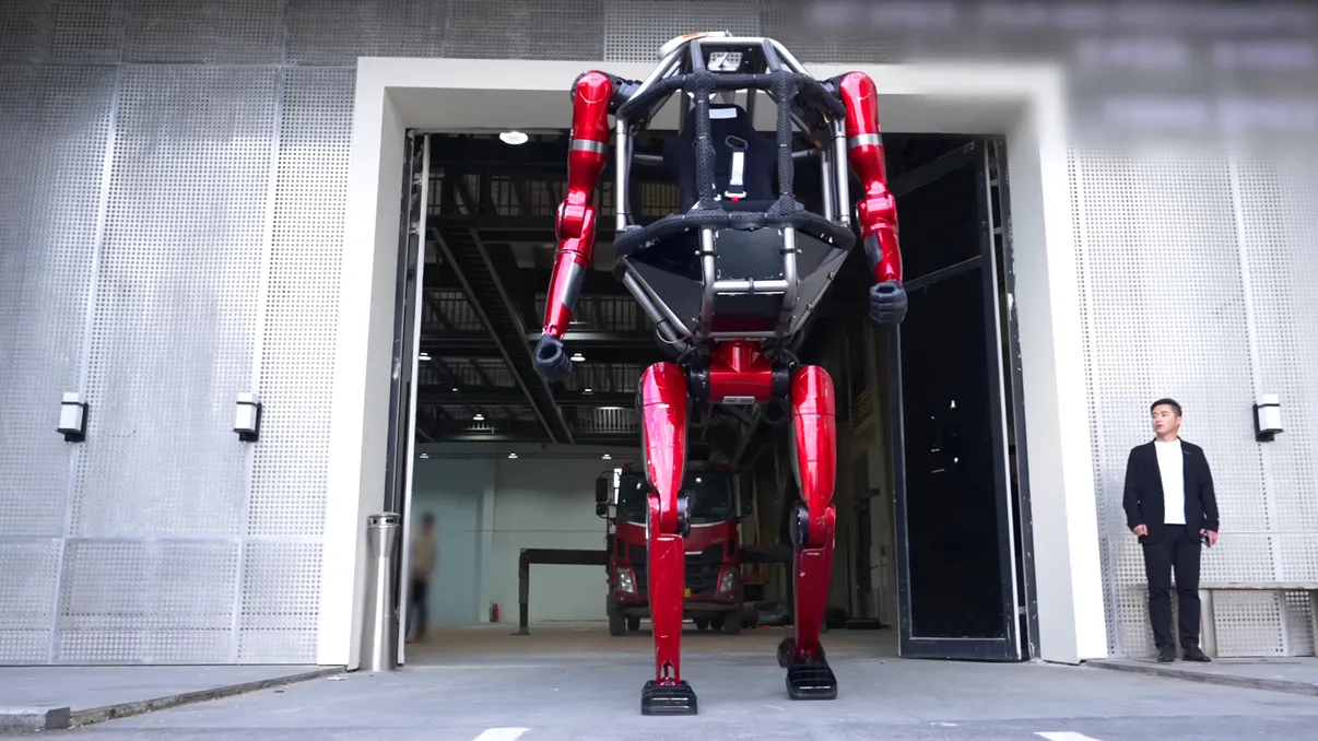 VIDEO | China a lansat robotul uriaș de 3 metri care se pilotează ca în filmele SF. Merge pe două picioare și sparge ziduri