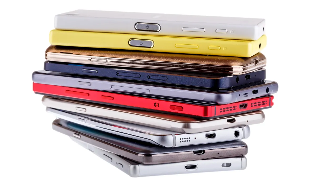 Românii pot transforma telefoanele vechi în bani. YOXO lansează un serviciu nou de buy-back pentru smartphone-uri și tablete