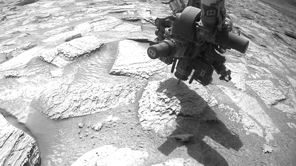 Curiosity a forat o rocă pe Marte și a scos la suprafață o surpriză pe care NASA nu o mai văzuse niciodată