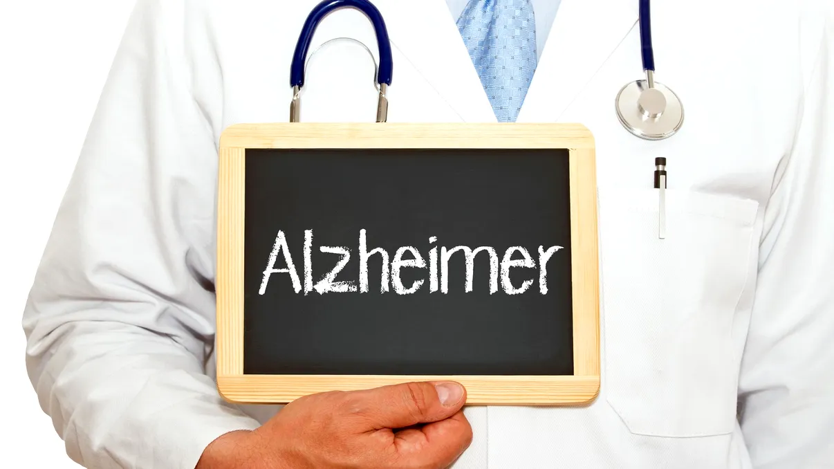 Primele semne ale bolii Alzheimer ar putea apărea mult mai devreme decât se credea. Ce au descoperit cercetătorii la persoane de 45 de ani