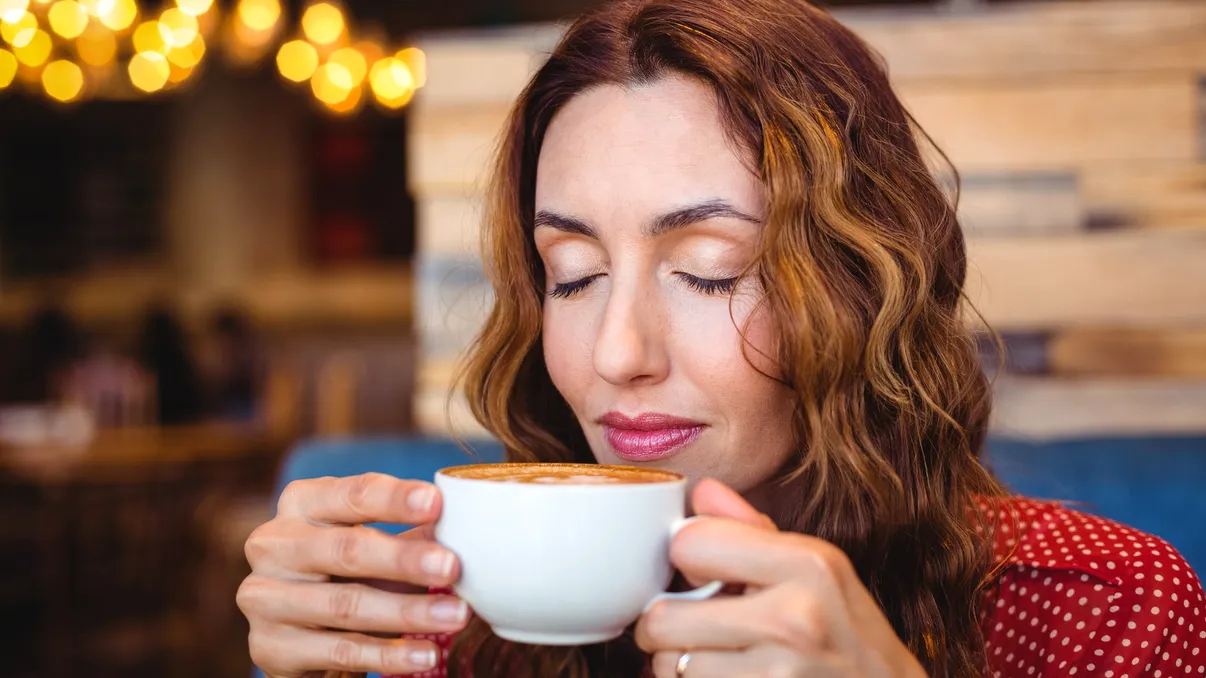 Ce face cafeaua în corpul tău, de fapt: descoperirea care schimbă tot ce știai despre efectele ei asupra creierului și intestinului