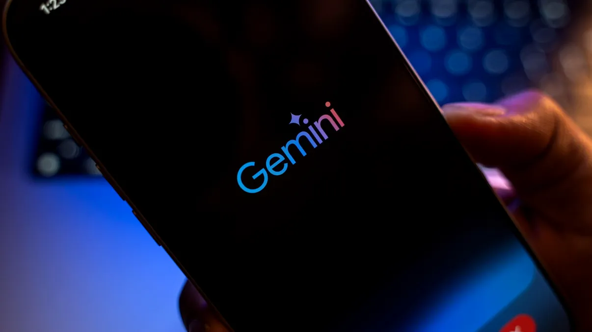 Google schimbă din nou Gemini. Apare un nou nivel de „gândire”, iar AI-ul va putea face cumpărături pentru tine, dar și rezervări la restaurante