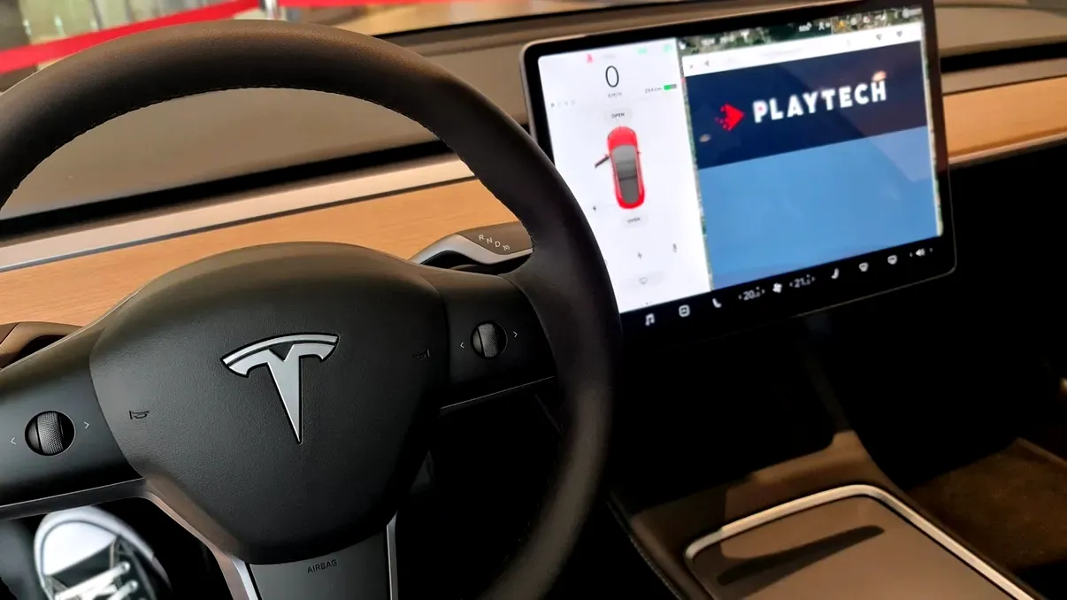 Noua tehnologie brevetată de Tesla ar putea schimba complet aerul condiționat din mașini. Care este secretul, de fapt