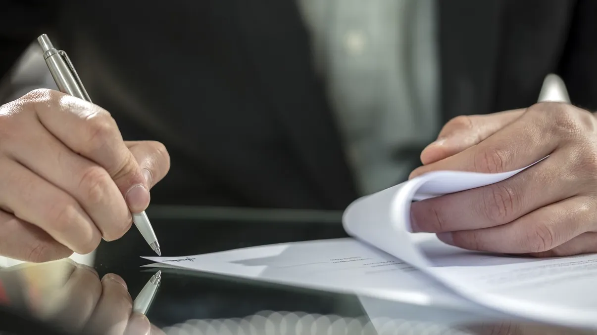 Românii pot primi șomaj chiar dacă nu au contract de muncă. Contribuția care trebuie plătită