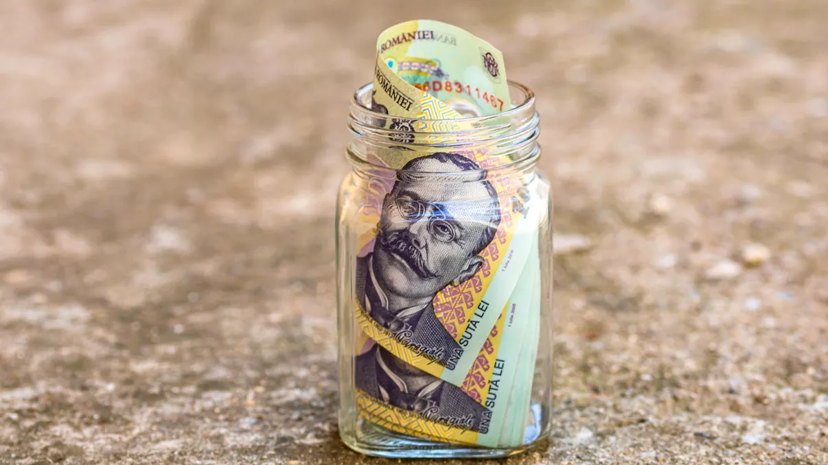 Suma de bani pe care ar trebui să o ai de rezervă în bancă în funcţie de venit. Ce economii au românii, răspunsurile sincere: 