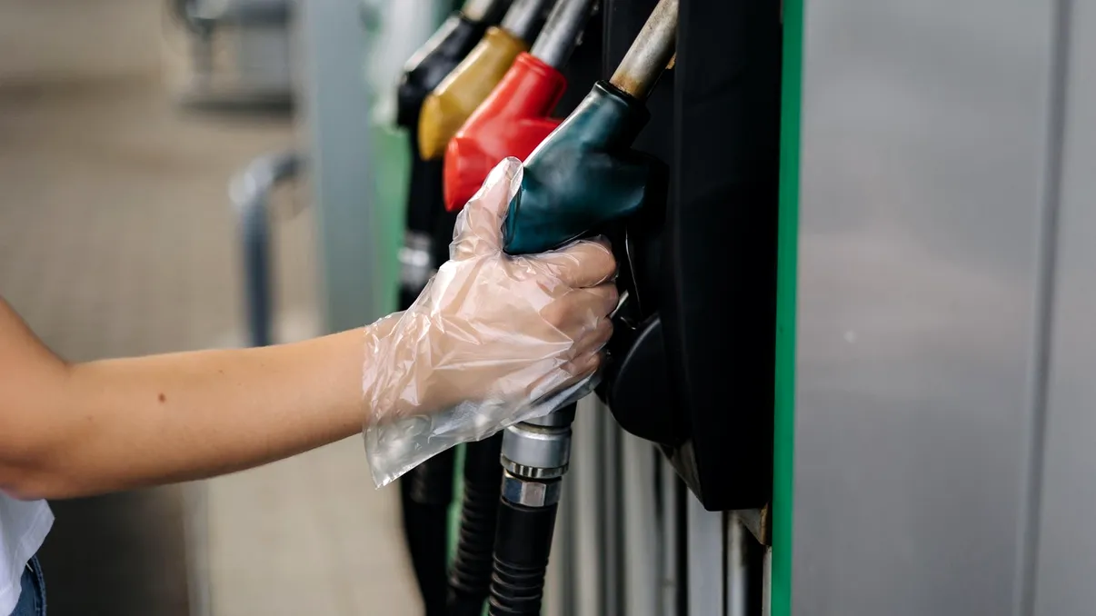 Europa, lovită de un nou val de scumpiri la pompă. Ce preţuri au carburanţii azi, 27 mai, în Bucureşti