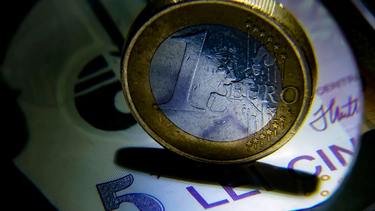 Adevăratul pericol pentru România în 2026 nu este cursul valutar. Ce ar trebui să ne îngrijoreze cu adevărat, conform specialiştilor