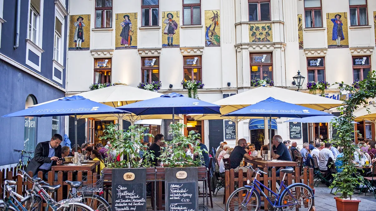 Ţara preferată de români pentru vacanţe pune taxă de „zgârcenie”. Cât plăteşti în plus dacă vrei să împarţi o porţie de mâncare la restaurant