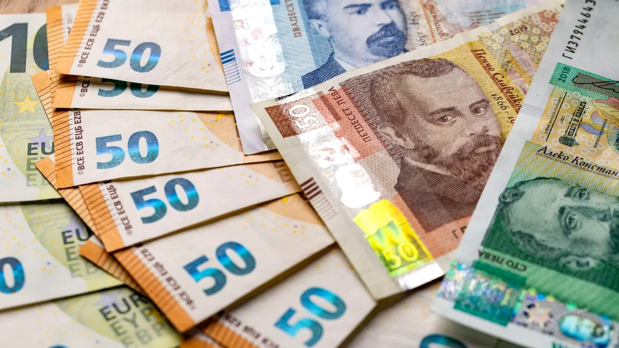 Bulgaria a trecut la euro, dar turiștii români se plâng de cursurile din stațiuni: 