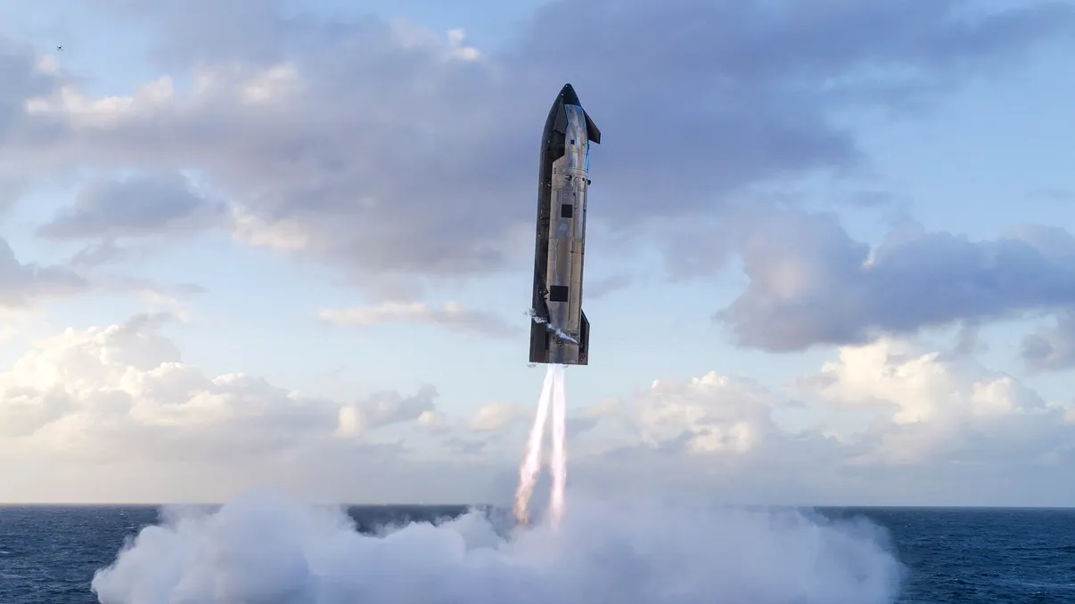 Starship V3 a ajuns pe orbită, dar revenirea oamenilor pe Lună ar putea întârzia din nou