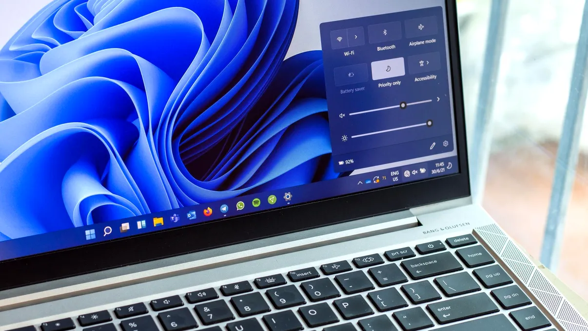 Intel confirmă problemele Wi-Fi și Bluetooth pe Windows 11: update-ul din aprilie 2026 promite conexiuni mai stabile