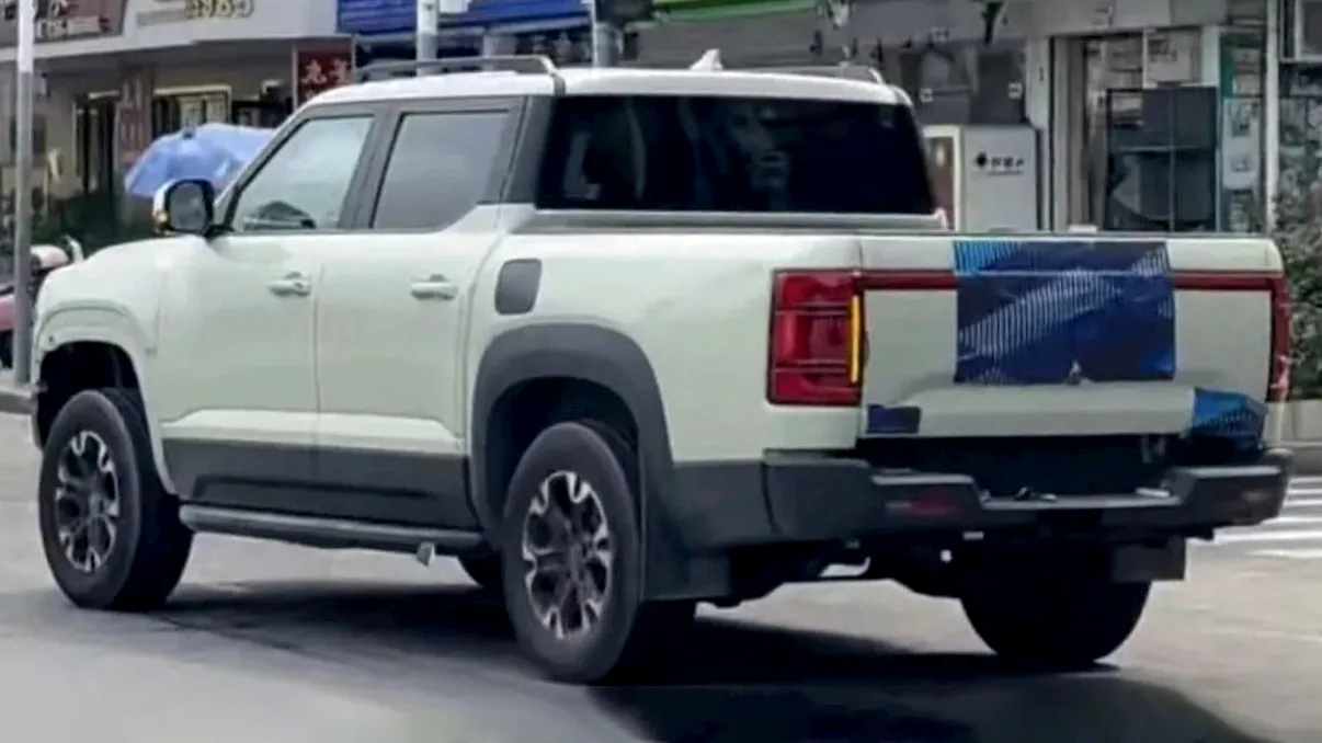Pick-up-ul hibrid de la BYD se pregătește de China. Rivalul pentru Ford Ranger și Toyota Hilux vine cu 429 CP
