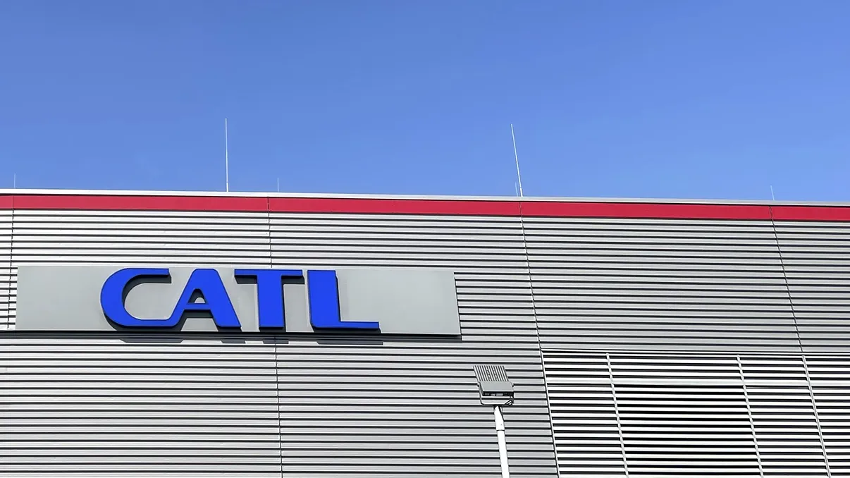 CATL câștigă bătălia mașinilor electrice. Cum a ajuns producătorul de baterii să aibă profit mai mare decât giganții auto din China