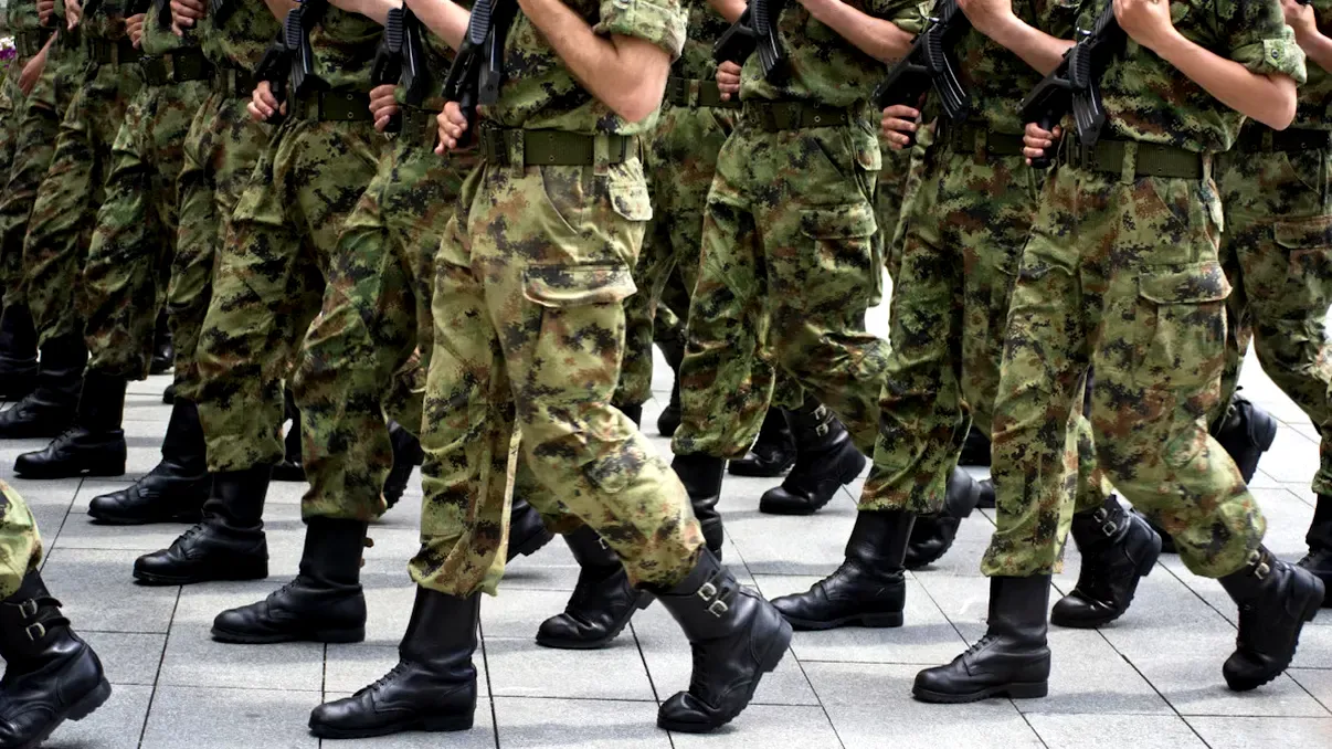 Ce se întâmplă cu norma de hrană a militarilor după modificările aduse de noua lege a salarizării. Explicațiile ministrului Muncii