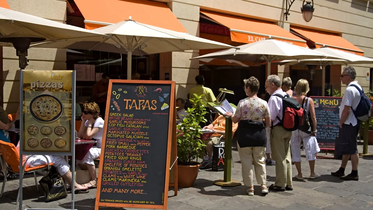 Ce sunt tapas, gustările pe care spaniolii le transformă într-un adevărat ritual. Povestea unui obicei celebru în toată lumea