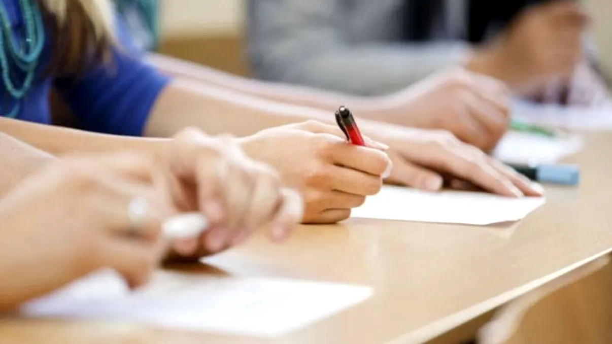 Corigențe 2026. În ce situații un elev este declarat repetent și când poate susține examen