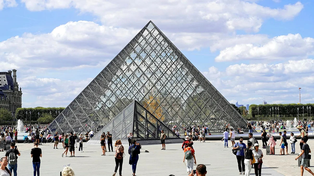 Cum eşti furat în Paris fără îţi dai seama, hoţii au fost filmaţi. 
