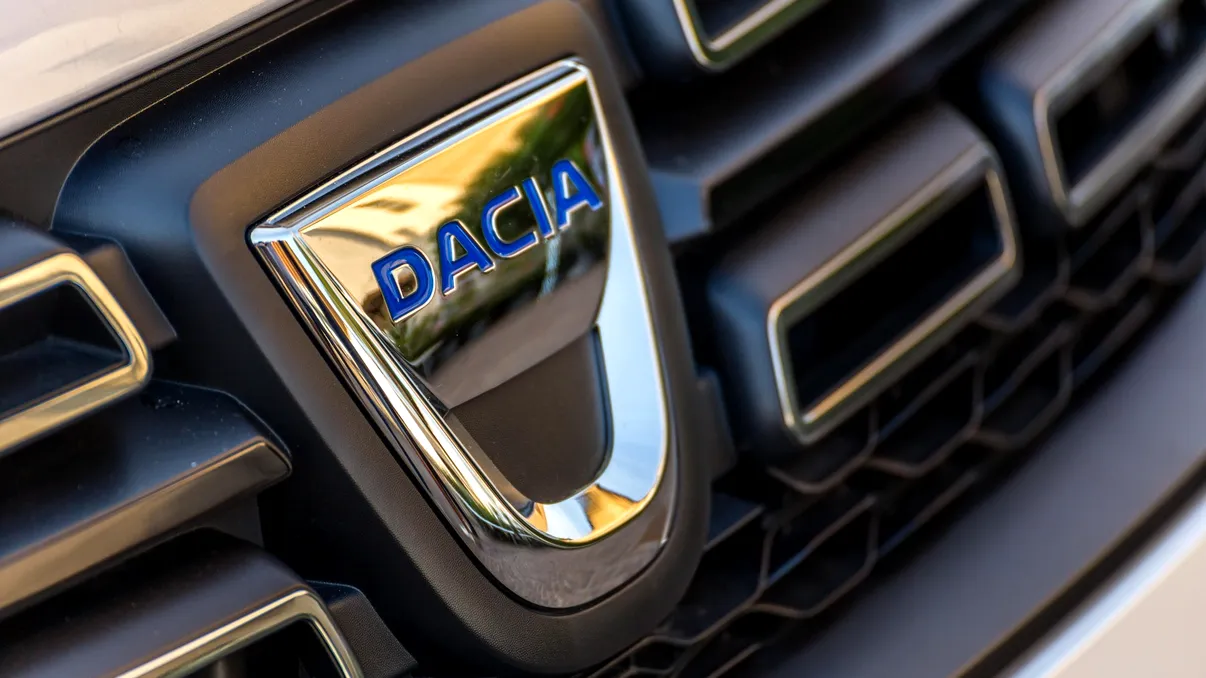 Victorie importantă pentru Dacia într-o piață auto care se prăbușește. Ce mașini au cumpărat românii în 2026