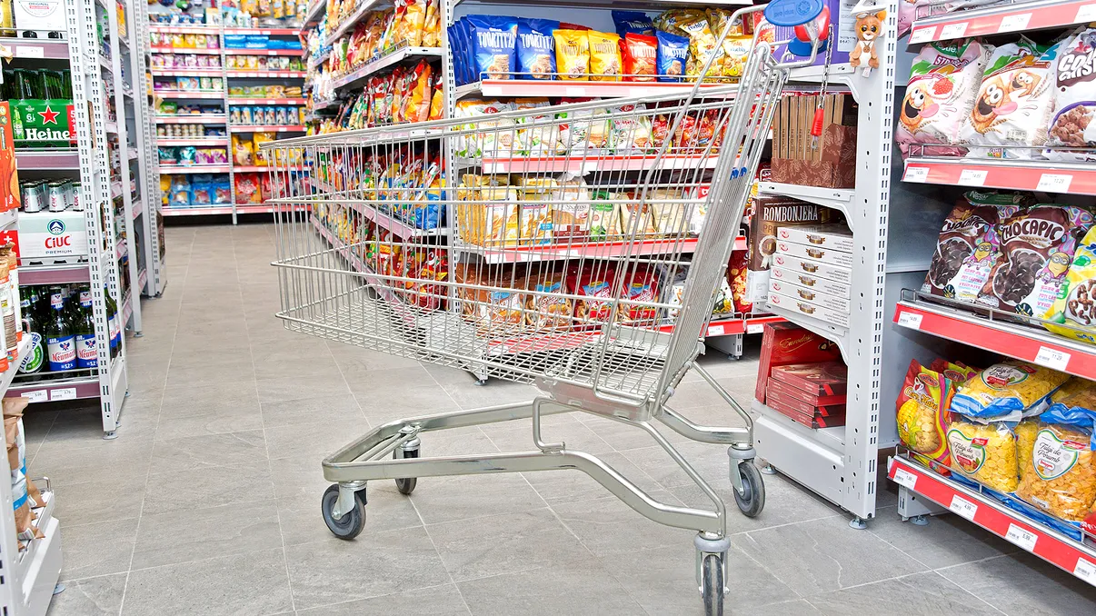 De ce supermarketurile montează aceste bucle metalice pe cărucioare. Funcția lor este ingenioasă