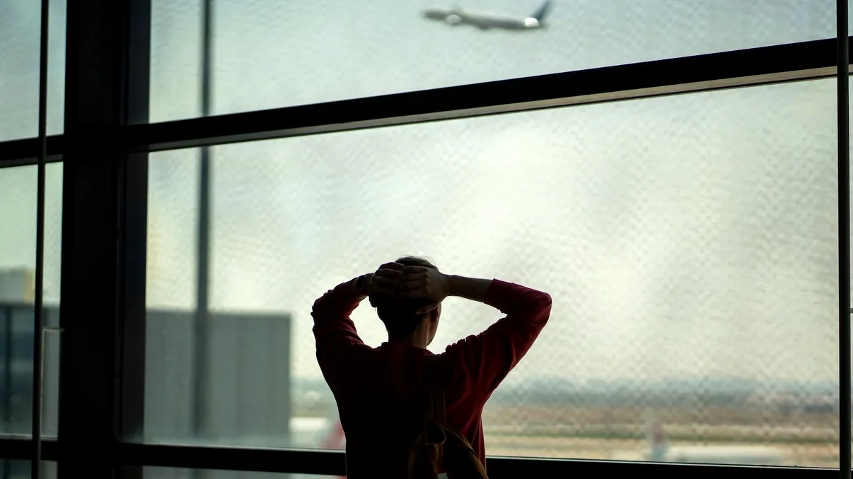 Hainele din cauza cărora nu ţi se permite accesul în avion. La ce să fii atent vara aceasta când pleci în concediu