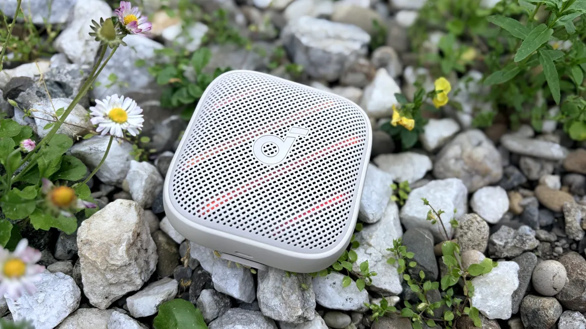 Gadgeturile care îți pot salva vacanța la munte sau la mare. Power bank-uri, căști și boxe care schimbă complet o ieșire în natură, ce recomandă Anker pentru vara aceasta