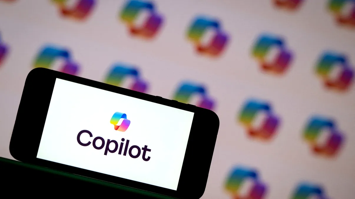 Microsoft lansează Copilot Cowork pentru toată lumea. Noua unealtă AI promite să preia sarcini complexe și să reducă semnificativ timpul de lucru