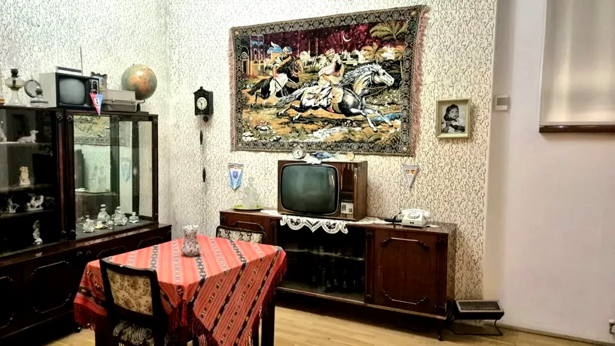 Obiectele din comunism valorează o mică avere în 2026. Ce mai vând românii pe internet pentru a face bani