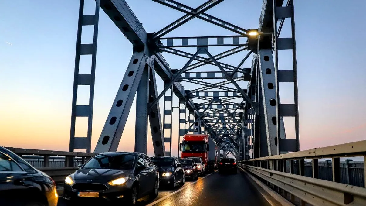 Taxele pentru traversarea podului peste Dunăre de la Giurgiu în 2026. Plata online devine disponibilă din 15 iunie