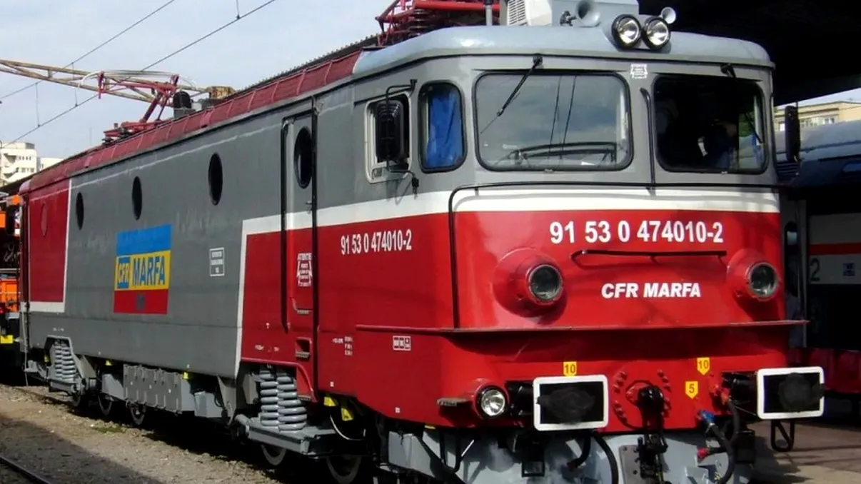 Vagoane, locomotive, terenuri și clădiri, scoase la vânzare de ANAF. Cum arată bunurile CFR Marfă care urmează să fie vândute