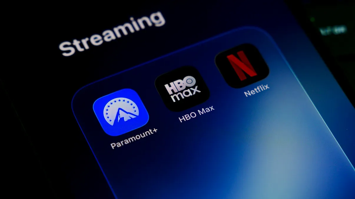 Război între giganții streamingului: Paramount acuză Netflix că încearcă să blocheze mega-fuziunea cu Warner Bros. Discovery