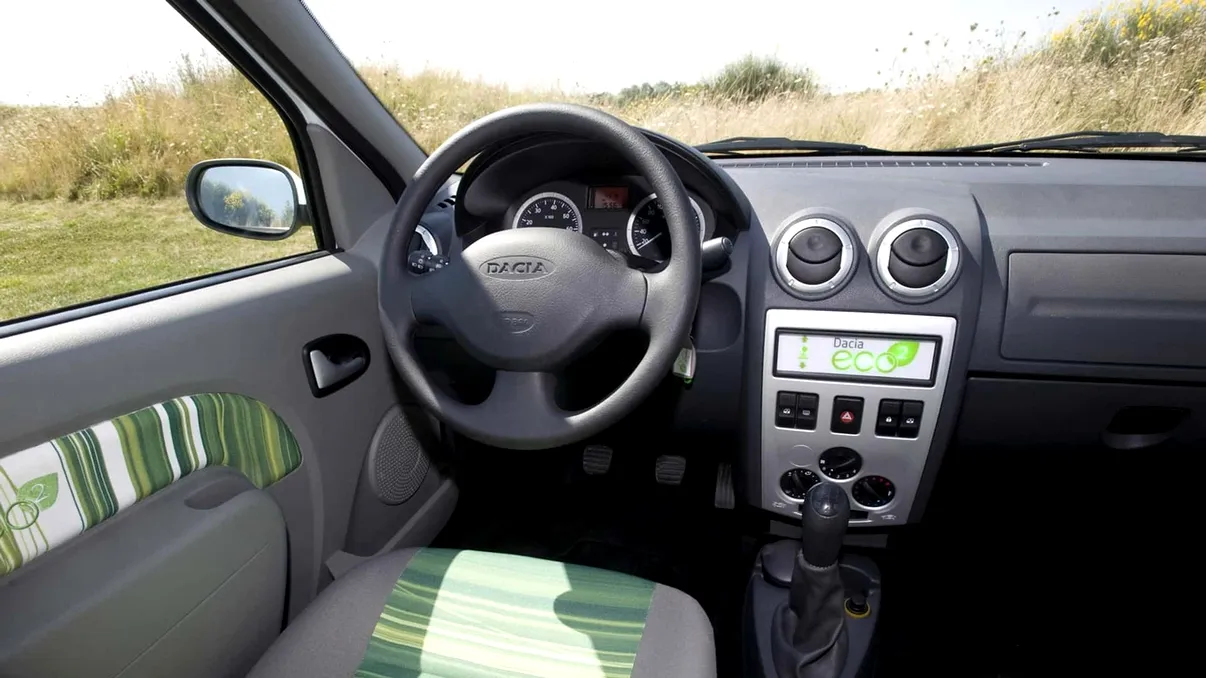 Dacia cu scaunul șoferului uzat prematur: ce spune asta despre kilometri și cum verifici restul interiorului