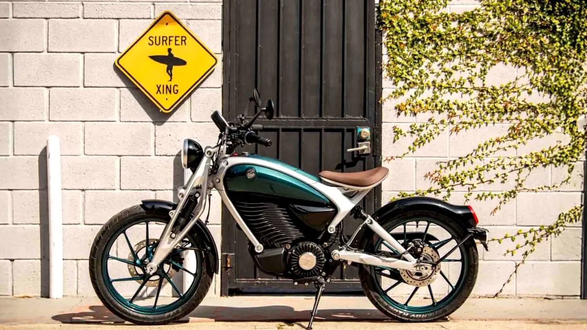 Prima motocicletă electrică Royal Enfield a ajuns la clienți. Modelul retro care poate schimba piața pe două roți