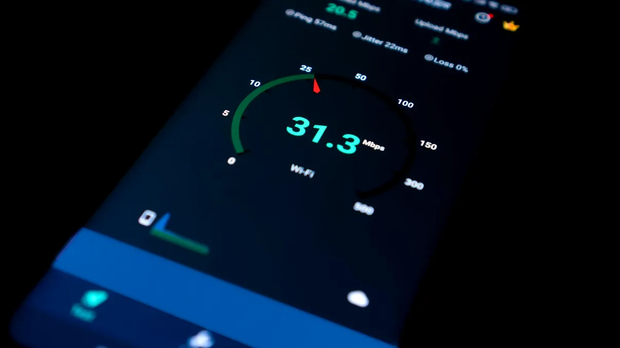 România urcă pe podium în Europa de Est la calitatea internetului mobil. Doar două țări au obținut rezultate mai bune în 2026