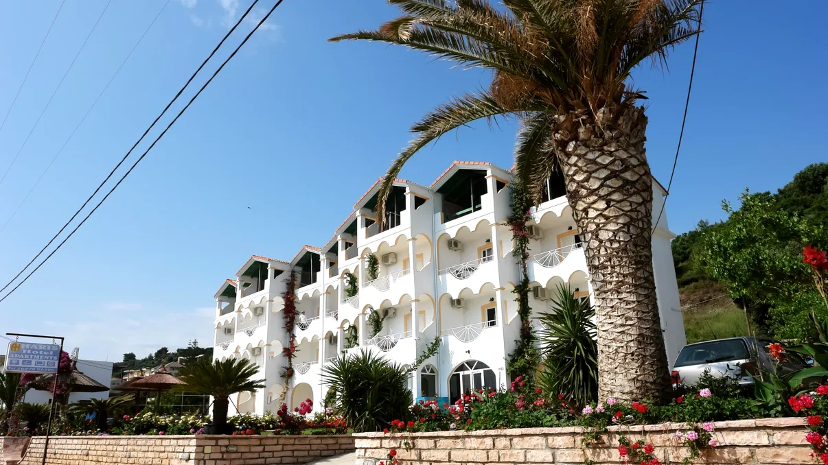 Stațiunea din Grecia unde șezlongurile sunt gratuite, iar mâncarea costă mai puțin decât în multe destinații populare