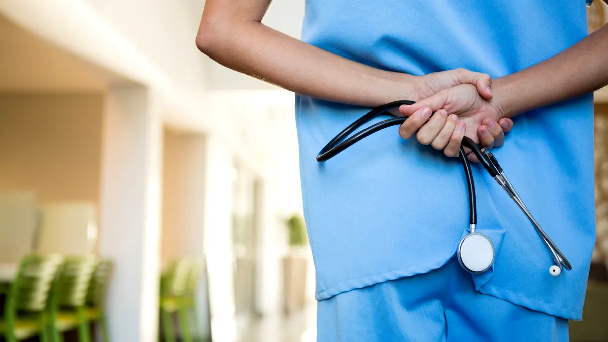 Ce este greva japoneză din spitale și cum afectează pacienții români. Medicii protestează față de legea salarizării