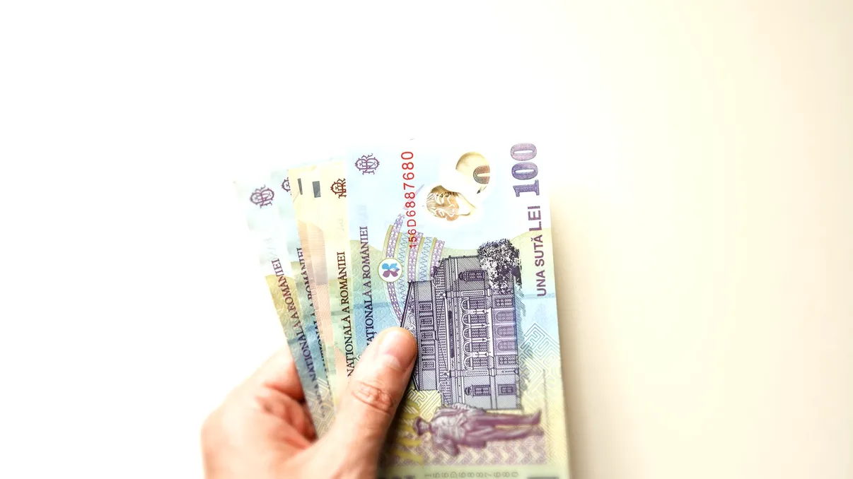 Cheltuielile au explodat, chiar dacă şi veniturile au crescut în ultimul an. Pe ce se duc cei mai mulți bani ai românilor, statistică îngrijorătoare