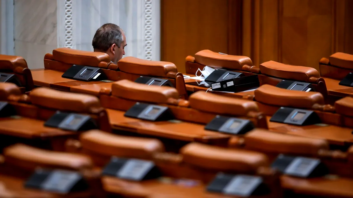 Cât îi costă pe români un parlamentar? Salariu, diurnă, cazare și alte beneficii explicate pe cifre