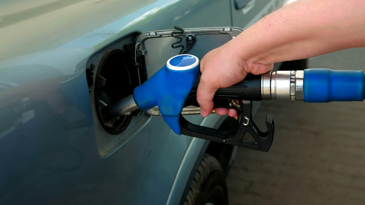 Cât costă motorina și benzina azi, 16 iunie, în București. Petrolul s-a ieftinit după anunțul acordului dintre SUA și Iran